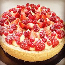 Τάρτα με κρέμα ζαχαροπλαστικής και κόκκινα φρούτα